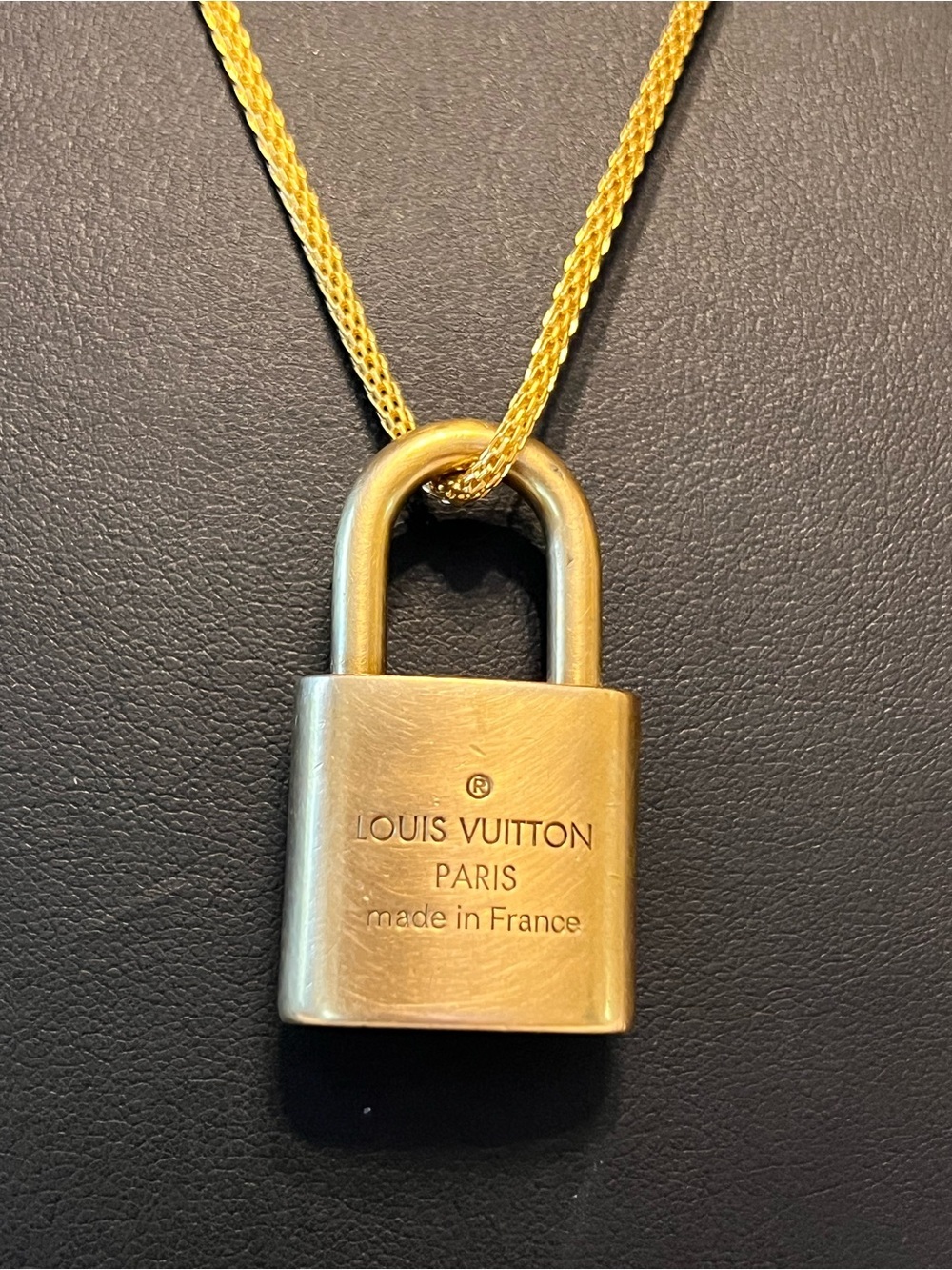 Louis Vuitton Gold Padlock Pendant unbranded Necklace - Gold Chain #326 - Picture 7 of 11